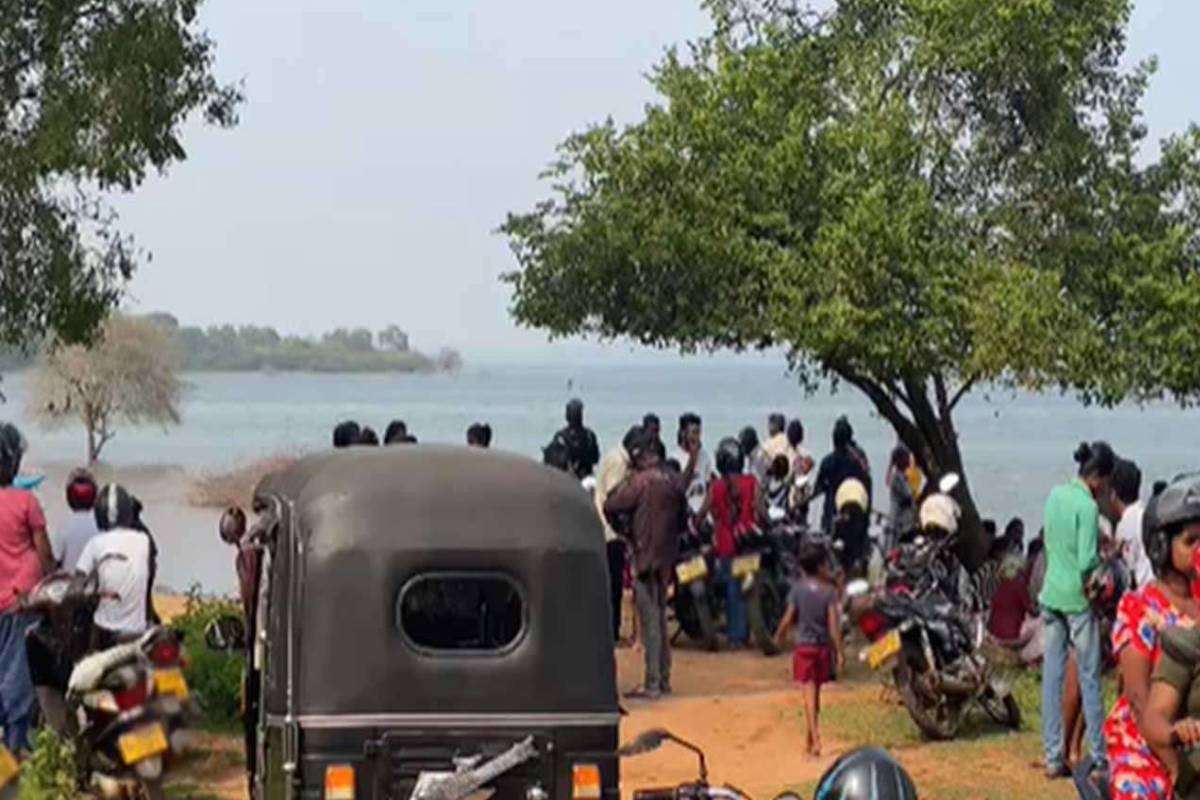 லுணுகம்வெஹெர நீர்த்தேக்கத்தில் படகு கவிழ்ந்து 2 இளைஞர்கள் மாயம் | Accident As Boat Capsizes In Reservoir லுணுகம்வெஹெர நீர்த்தேக்கத்தில் படகு கவிழ்ந்து 2 இளைஞர்கள் மாயம் | Accident As Boat Capsizes In Reservoir