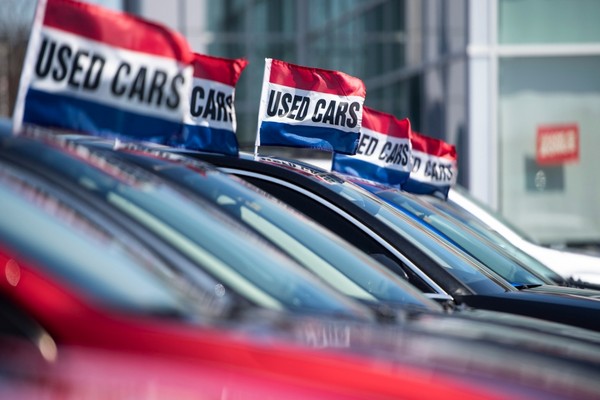 கனடாவில் கார் கொள்வனவு செய்வோருக்கு முக்கிய செய்தி | Used Car Prices In Canada Appear To Have Peaked