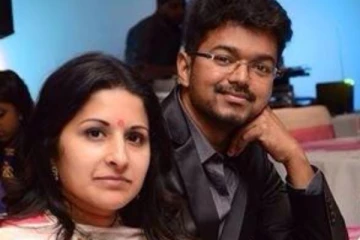 நடிகர் விஜய்யின் மனைவி சங்கீதாவின் தங்கையை பார்த்துள்ளீர்களா.. அச்சு அசல் சங்கீதா போலவே இருக்கிறாரே