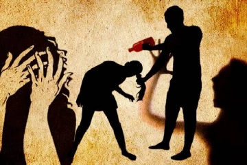 தேர்வெழுத சென்ற மாணவிகளுக்கு நேர்ந்த சோகம் - மூவர் மீது ஆசிட் வீசி வெறிச்செயல்!