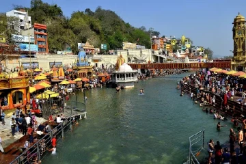 புனித கங்கை நீரை எடுத்து ஆய்வு செய்தவருக்கு காத்திருந்த ஆச்சர்யம்!