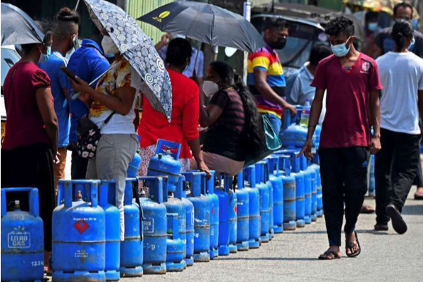 எரிவாயு தட்டுப்பாட்டுக்கு தீர்வு : இன்று நாட்டை வந்தடைந்த கப்பல் | Solution To Gas Shortage Gas Tanker Arrived Sl
