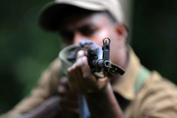 போதைப்பொருளுடன் தப்பிச்சென்ற மோட்டார் சைக்கிள் ; சினிமா பாணியில் சுட்டுபிடித்த பொலிஸார்