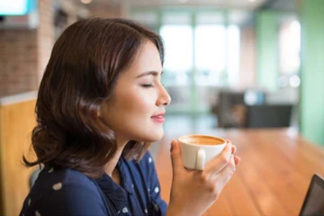 நீங்க அதிகமாக டீ குடிக்கிறீங்களா? புற்றுநோய் ஏற்படும் ஜாக்கிரதை