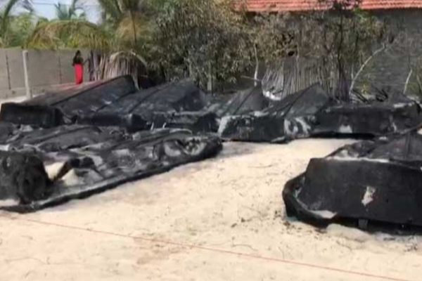 யாழில் தீக்கிரையாகிய 10 படகுகள்! | 10 Boats Caught Fire In Yali