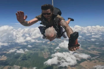 நூறு வயது கனடிய முதியவரின் சாகசம்