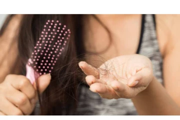 முடி உதிர்வு பிரச்சனை இருக்கா? இதை எல்லாம் சாப்பிடுங்க முடிக்கு எந்த பிரச்சனையும் வராது