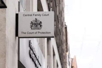 66 ஆண்டுகள் உடன் வாழ்ந்த மனைவிக்கு கோடிக்கணக்கான சொத்தில் சல்லிக்காசு கூட கொடுக்காத கணவர்: நீதிமன்றம் அதிரடி...