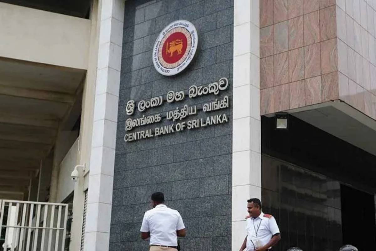 இலங்கையின் வாகன இறக்குமதி மற்றும் விற்பனையில் வீழ்ச்சி ஏற்படும் அபாயம்! | Decline In Vehicle Imports And Sales In Sri Lanka இலங்கையின் வாகன இறக்குமதி மற்றும் விற்பனையில் வீழ்ச்சி ஏற்படும் அபாயம்! | Decline In Vehicle Imports And Sales In Sri Lanka