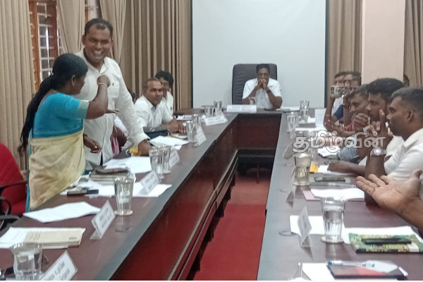 மத்தியின் நிகழ்ச்சி நிரல்கள் பிரதேச சபைகளில் திணிப்பு! வேலணை பிரதேச சபையில் சுட்டிக்காட்டு | Imposing Centre Agendas On The Regional Councils