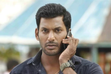 லண்டனில் இருக்கும்போது அந்த குறுஞ்செய்தியால் ரோட்டிலேயே உட்கார்ந்துவிட்டேன்! அவர் துரோகம் செய்துவிட்டார்..வேதனை தெரிவித்த நடிகர் விஷால்