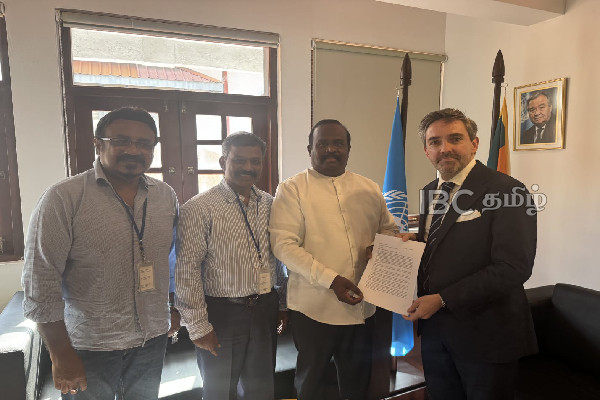 தமிழ் மக்களின் கையொப்பங்கள் ஐநா வதிவிடப் பிரதிநிதியிடம் கையளிப்பு | Tamil People Hand Over Signatures To The Un