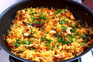 சைவ விரும்பிகளுக்கு 5 நிமிடங்களில் செய்யும் சூப்பரான சாதம் ரெசிபி!