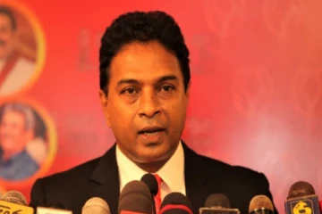 மக்கள் எரிபொருளை சேகரித்து விற்கின்றனர்:ஆளும் கட்சி குற்றச்சாட்டு