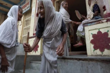 விதவைகளின் கிராமம் என்று அழைக்கப்படும் கிராமம் இந்தியாவில் எங்குள்ளது?