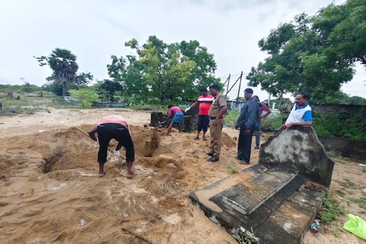 தமிழர் பகுதியொன்றில் மீண்டும் தோண்டி எடுக்கப்பட்ட பெண்ணின் சடலம் ; தீவிரமாகும் விசாரணை | Woman S Body Exhumed Again As Probe Intensifies