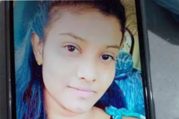 තනිව සිටි තරුණියක් කාමරයකදී කරගත් දේ..මහ රෑ පෙම්වතා නිවසේ උළු බාගෙන ඇතුලු වෙද්දි හදවත කම්පා වෙයි..(PHOTO)