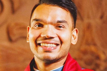 அமைச்சர் பதவியில் இருந்து மகிந்த ராஜபக்சே மகன் நமல் ராஜபக்சே விலகல் - இலங்கையில் பரபரப்பு