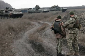 உக்ரைனிலிருந்து தூதரக அதிகாரிகளை வெளியேற்றும் ரஷ்யா