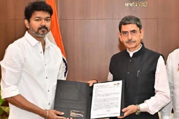 ஆளுநர் ஆர்.என்.ரவி அளிக்கும் தேநீர் விருந்துக்கு தவெக தலைவர் விஜய்க்கு அழைப்பு