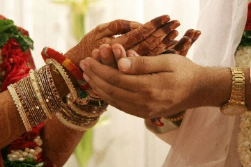 எனக்கு பொண்ணு பாருங்கய்யா: கடுப்பாகி எம்.எல்.ஏவிற்கு போன் போட்ட இளைஞன்!