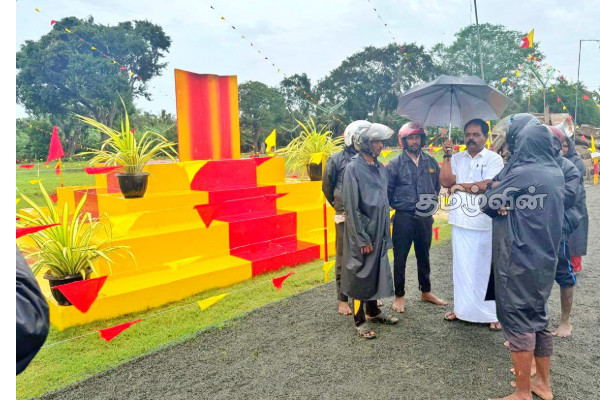 கொட்டும் மழையிலும் மாவீரர் நினைவாலயங்களை நோக்கி படையெடுக்கும் ஆயிரக்கணக்கான மக்கள்.. | Maveerar Ninaivu Thinam Is Being Implemented கொட்டும் மழையிலும் மாவீரர் நினைவாலயங்களை நோக்கி படையெடுக்கும் ஆயிரக்கணக்கான மக்கள்.. | Maveerar Ninaivu Thinam Is Being Implemented