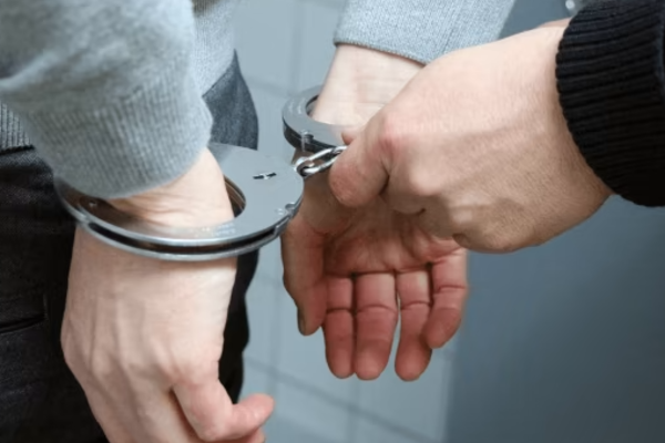 சிறுமி ஒருவரை தவறான நடத்தைக்குட்படுத்திய நபர் கைது | Police Arrested A Man For Abusing Girl