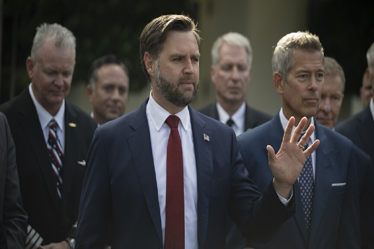 குழப்பிய ட்ரம்ப் : பாகிஸ்தான் பறக்கிறார் அமெரிக்க துணை ஜனாதிபதி | Us Vice President Vance To Travel To Pakistan