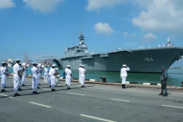 இலங்கையில் நங்கூரமிட்டன பலம் வாய்ந்த போர்க்கப்பல்கள்