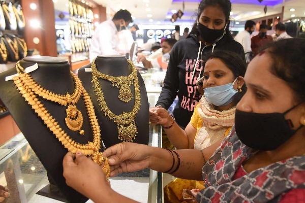 Today Gold Rate: கிடுகிடுவென உயர்ந்த தங்கத்தின் விலை... ஒரே நாளில் ரூ.1,120 ஏற்றம் | Gold Rate November 29 2025 India And Srilanka