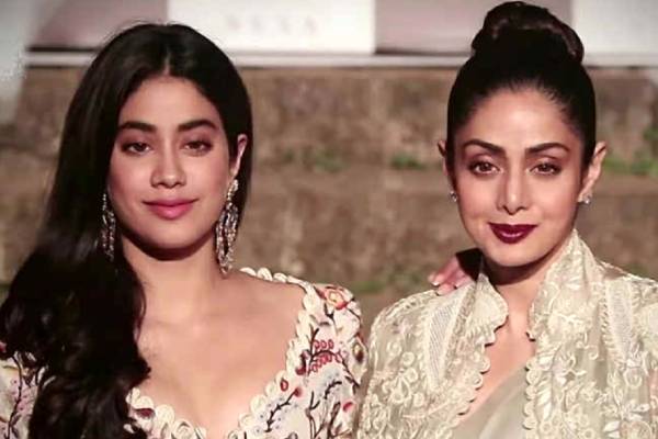 அச்சு அசல் அப்படியே நடிகை ஸ்ரீதேவி போல் மாறிய நடிகை ஜான்வி கபூர்- போட்டோ ஷுட் இதோ