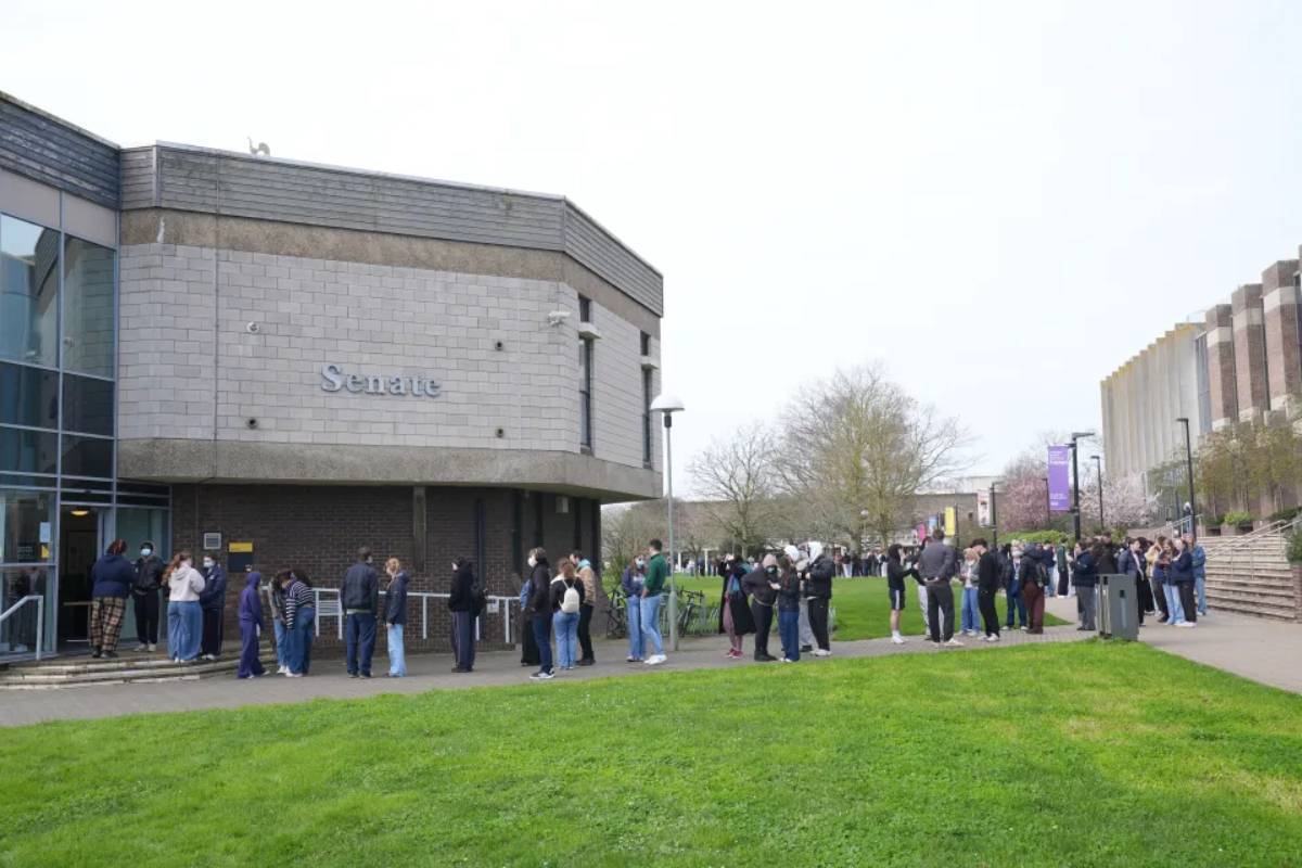 பிரித்தானியாவில் மூளைக்காய்ச்சலுக்கு பலியான இளம்பெண் இவர்தான் | Schoolgirl Died In Kent Meningitis Outbreak