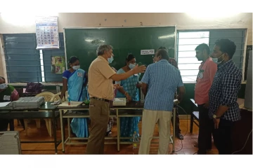 நகர்ப்புற உள்ளாட்சி தேர்தல் - கோவில்பட்டி வாக்குப்பதிவு இயந்திரத்தில் கோளாறு