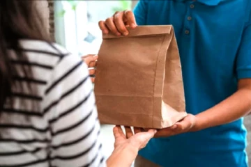 ஸ்விக்கியில் சானிட்டரி பேட் ஆர்டர் செய்த பெண்ணுக்கு கிடைத்த ஆச்சரியம்!