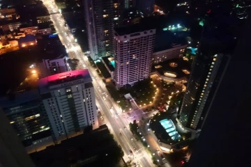 கொழும்பு - கொள்ளுப்பிட்டியில் வெளிநாட்டவர் உள்ளிட்ட ஒன்பது பேர் கைது