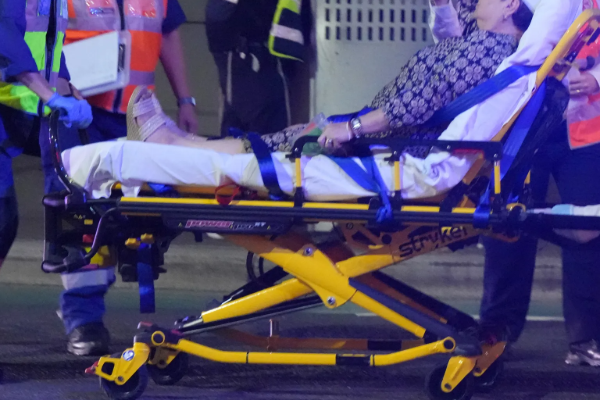 அவுஸ்திரேலிய துப்பாக்கிச் சூட்டு சம்பவம் ; இரண்டாவது துப்பாக்கிதாரியின் நிலை கவலைக்கிடம் | Australian Shooting Second Gunman Critical Cond அவுஸ்திரேலிய துப்பாக்கிச் சூட்டு சம்பவம் ; இரண்டாவது துப்பாக்கிதாரியின் நிலை கவலைக்கிடம் | Australian Shooting Second Gunman Critical Cond