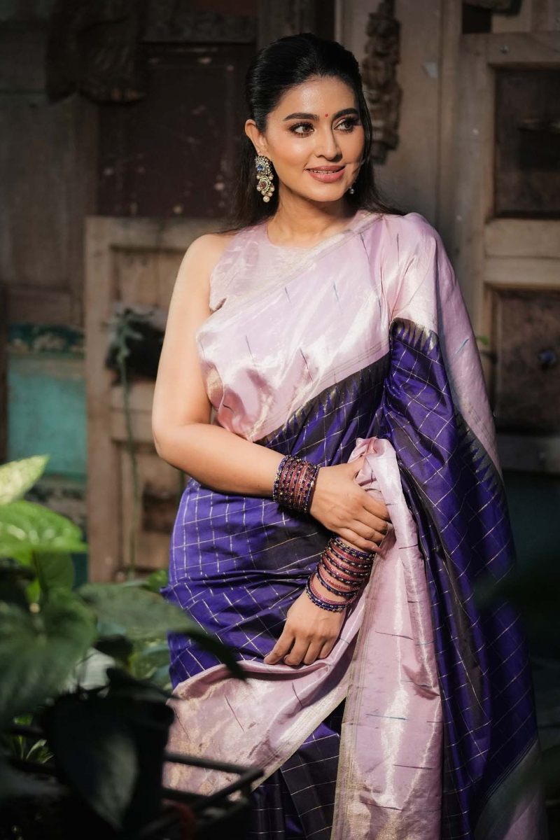 45 வயதில் நடிகை சினேகா வெளியிட்ட புகைப்படம்... வாயடைத்துப் போன ரசிகர்கள் | Actress Sneha Latest Saree Photos Viral