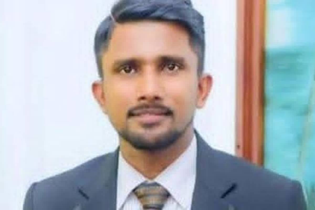தென்னிலங்கையில் தம்பதி மீது அசிட் தாக்குதல் - கணவன் மரணம், ஆபத்தான நிலையில் மனைவி | Acid Attack On Couple Husband Dead தென்னிலங்கையில் தம்பதி மீது அசிட் தாக்குதல் - கணவன் மரணம், ஆபத்தான நிலையில் மனைவி | Acid Attack On Couple Husband Dead