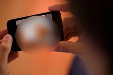 நடத்தையில் சந்தேகம் - பேஸ்புக்கில் மனைவியின் ஆபாச புகைப்படங்களை பரப்பிய கொடூர கணவன்