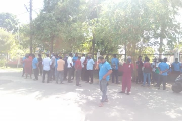 மட்டக்களப்பு மாநகர சபையின் பதில் நியமன ஊழியர்கள் பணிப்பகிஸ்கரிப்பு