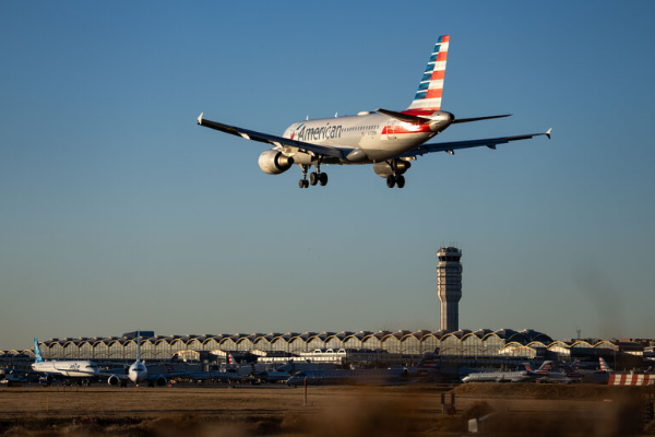 விமான விபத்துகளைத் தடுக்க புதிய சட்டம்: அமெரிக்க நாடாளுமன்றத்தில் சட்டமூலம் தோல்வி | Us House Pass Aviation Safety Bill