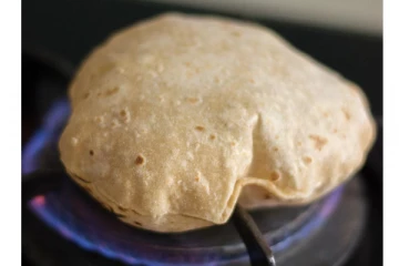 சப்பாத்தியில் இந்த ஒரோ ஒரு கருப்பு உணவு பொருளை சேர்த்துக்கோங்க! நீரிழிவு நோய்  அலண்டு ஓடும்