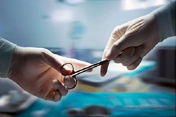 நாக்குக்கு பதில் பிறப்புறுப்பில் அறுவை சிகிச்சை - மருத்துவர்கள் மீது பரபரப்பு புகார்