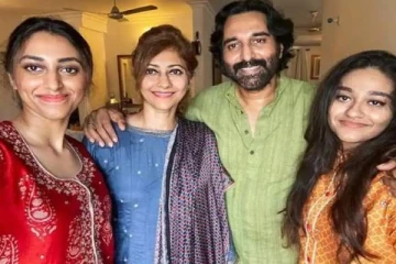 நடிகர் ரகுமானுக்கு இவ்வளவு பெரிய மகள்களா? ஹுரோயின் போல ஜொலிக்கும் அழகிய புகைப்படம் வைரல்!