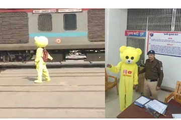 ரயில்வே கிராசிங்கில் டெடி உடை அணிந்து நடனமாடிய நபர் - தட்டித் தூக்கிய போலீசார்...!