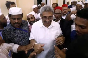சுற்றிவளைத்த பொதுமக்கள்! கோபத்தின் உச்சத்தை வெளிப்படுத்திய கோட்டாபய (காணொளி)