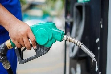 வவுனியாவில் அதிக விலைக்கு எரிபொருளை விற்பனை! எரிபொருள் நிரப்பு நிலைய ஊழியர் கைது