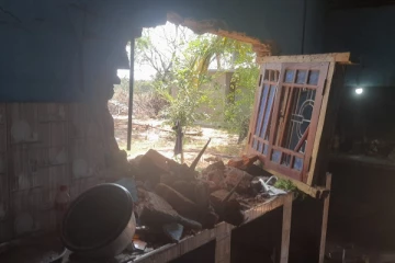 காட்டு யானைகளின் அட்டகாசத்தினால் சொத்துகள் சேதம் : மக்கள் கவலை (video)