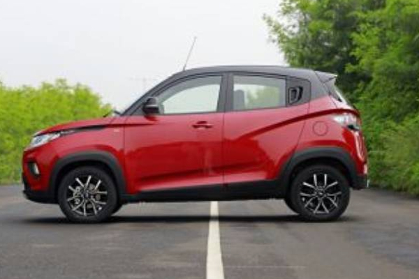 யாழ்ப்பாணத்தில் விற்பனையாகி வரும் சொகுசு கார்! | Kuv 100 Nxt Car For Sale Jaffna Mahindra Company