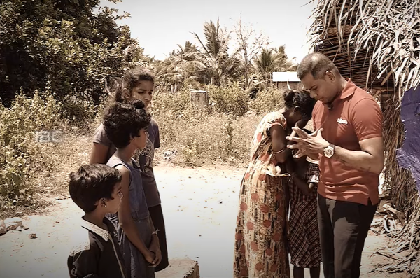 வறுமை..வலி..வடு..வீட்டுக்குள்ளே தற்கொலை செய்துகொண்ட முன்னாள் போராளி! மீளாத்துயரில் குடும்பம் - ஐபிசி தமிழ்